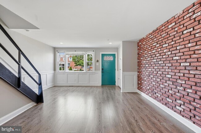 Building Photo - 6623 Tabor Ave