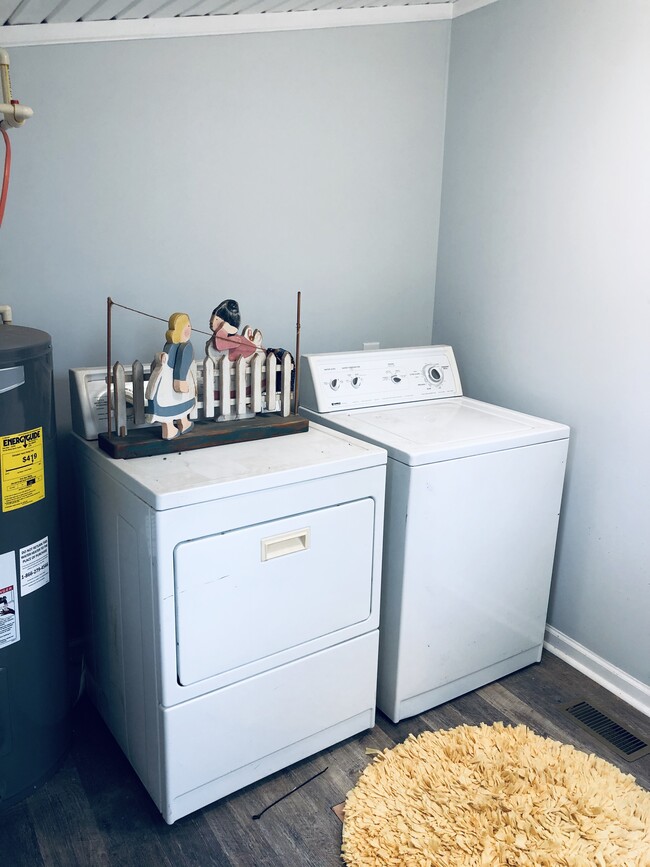 laundry room - 208 Choptank Ave