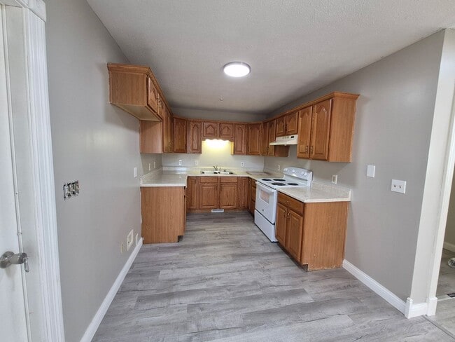 Building Photo - 3 Bedroom on Woebegona