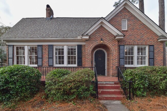 Building Photo - Charming 3 Bedroom Home in Desirable Heath...