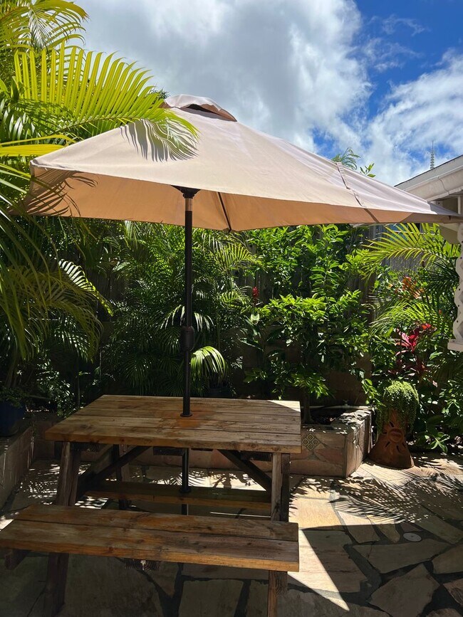 Building Photo - Recently renovated 1 bedroom, 1 bath, 1 parking in Palolo!