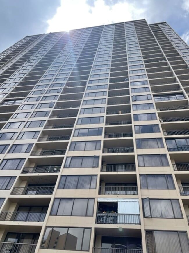 Building Photo - 411 Hobron Ln