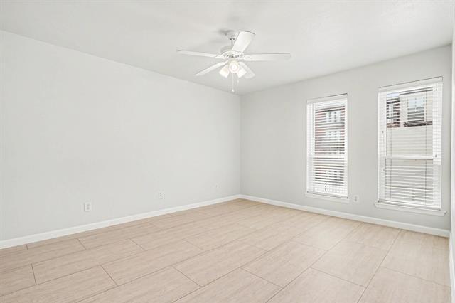 Building Photo - 5926 Sandhurst Ln