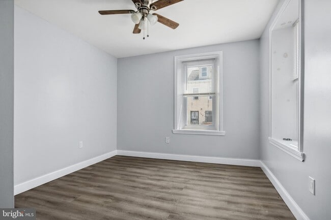 Building Photo - 171 E Sharpnack St