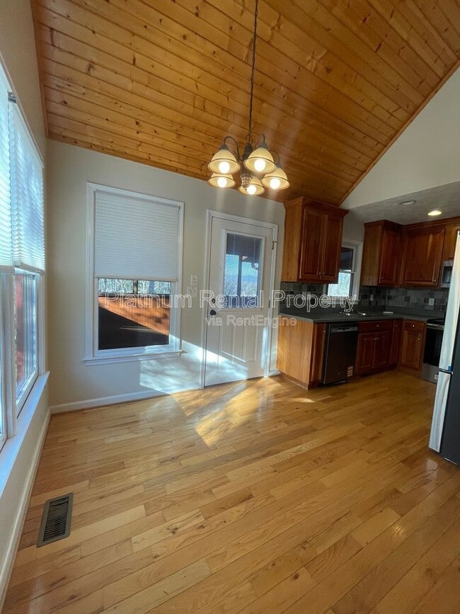 Building Photo - 265 Hound Dog Ln