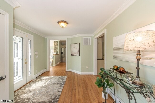 Building Photo - 414 Mineral Springs Dr