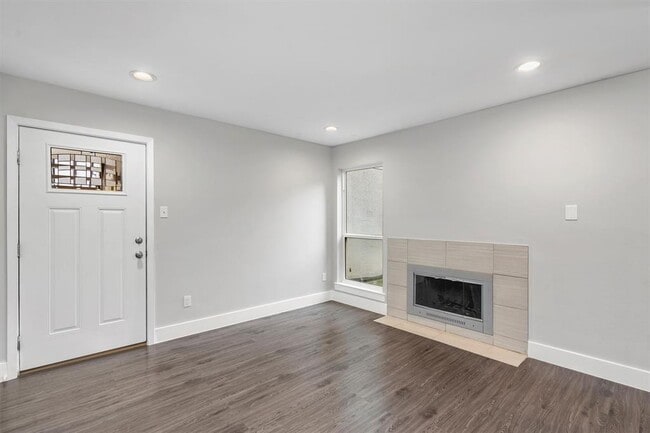 Building Photo - 935 La Posada Dr