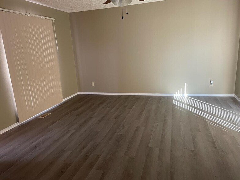 Living Room - 333 W Concho Dr