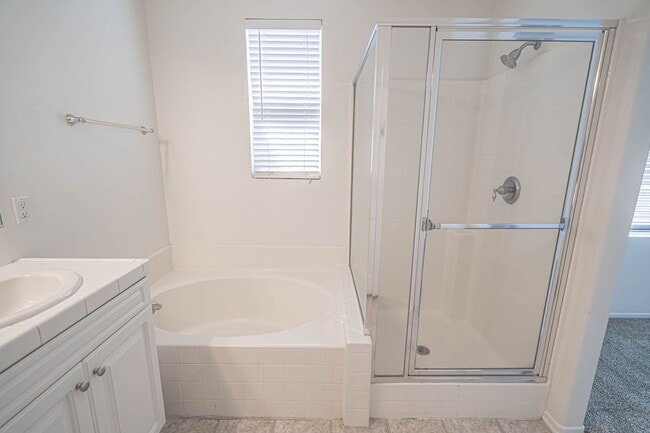 Building Photo - Creekside 3 Bedroom Townhome for Rent in V...