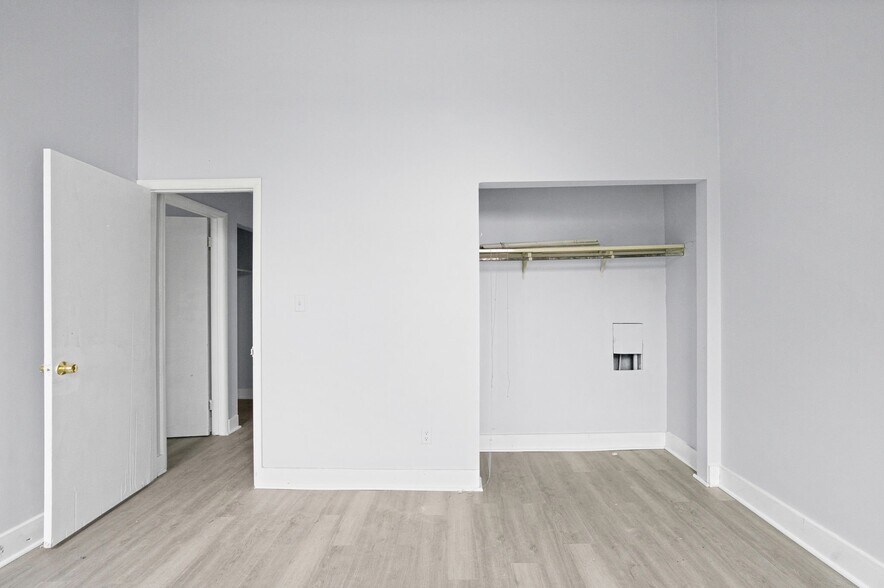 Building Photo - 47 Ten Broeck St