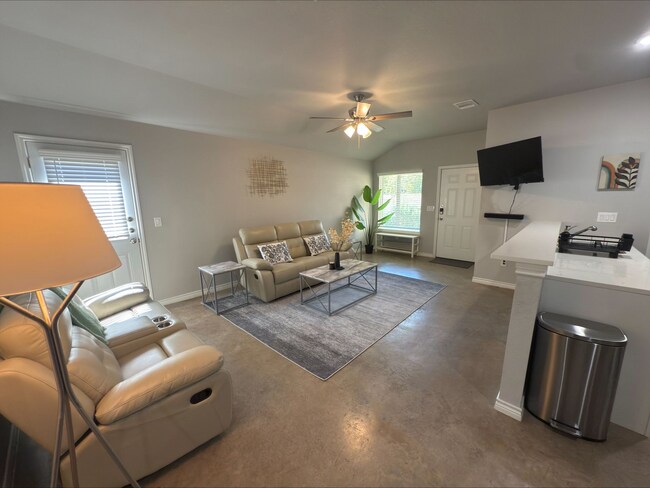 Building Photo - 1204 N 8th St