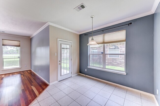 Building Photo - 10103 Cottonwood Canyon Dr