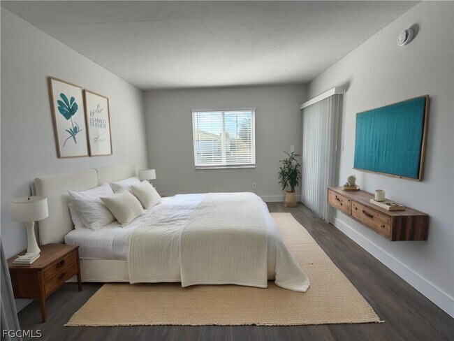 Building Photo - 1248 SE 7th St