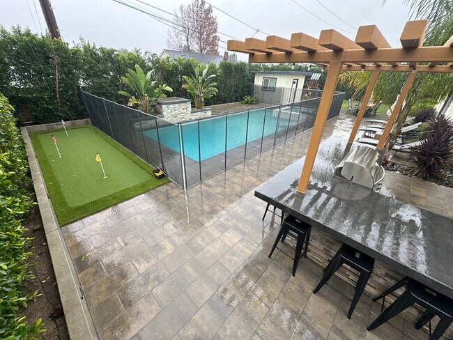 Building Photo - 1558 Wakefield Ave