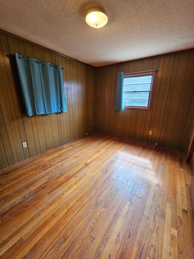 Building Photo - 714 Verta Ave