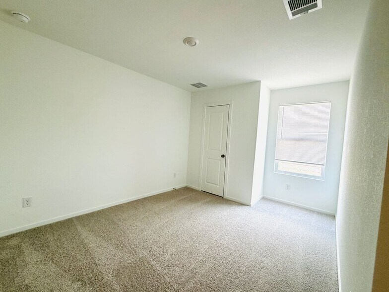 Building Photo - 449 Jones Bch Ln