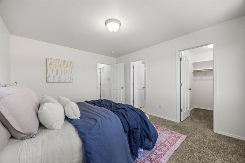 Building Photo - 5174 N Rothmans Ave