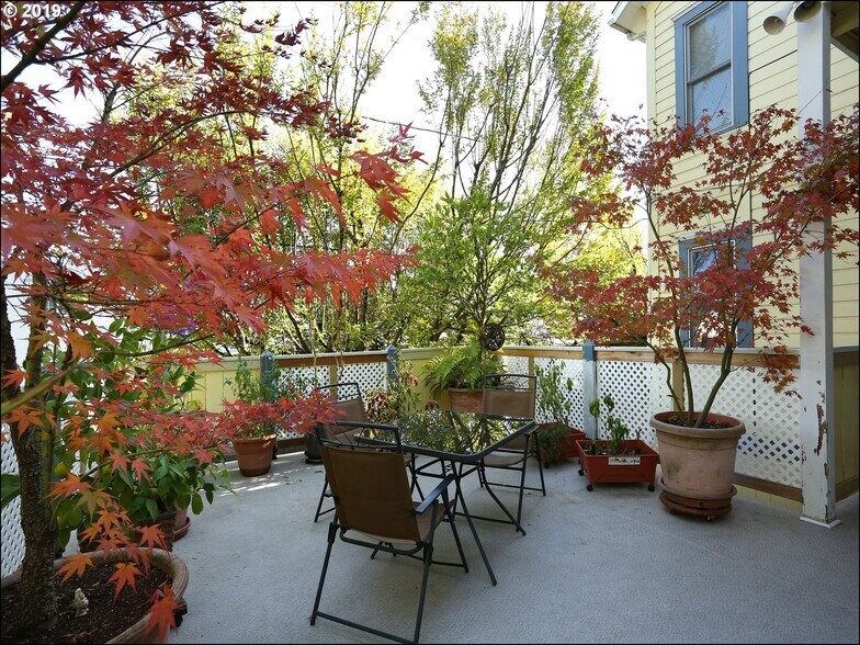 Building Photo - 1039 SE Franklin St