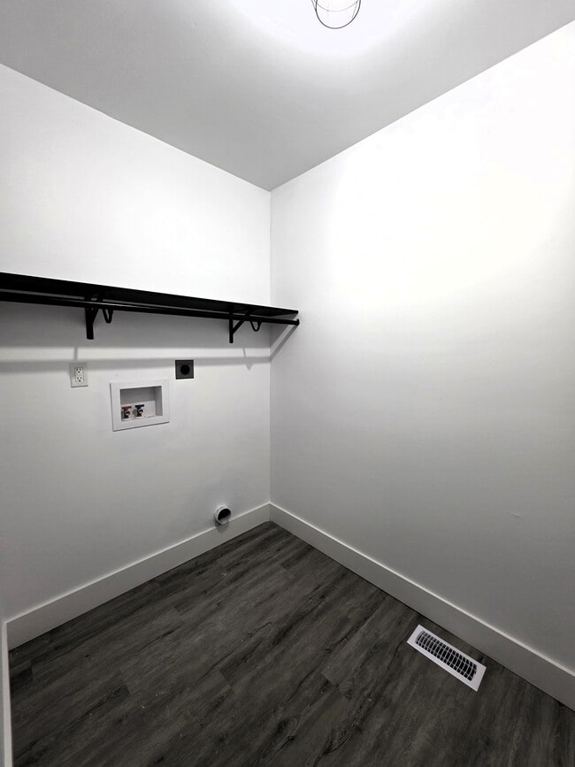 Building Photo - 12 New Sugar Creek Rd