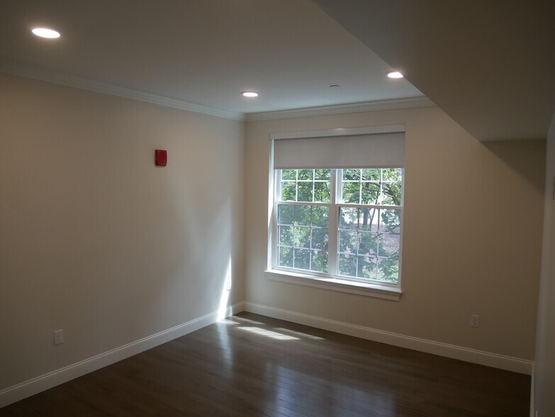 Building Photo - 39 Herrick Rd
