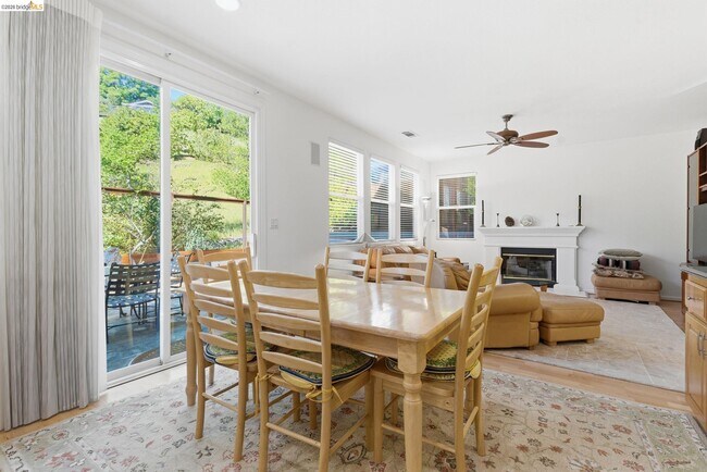 Building Photo - 257 Golf Links St