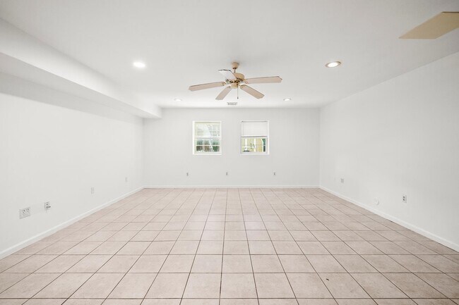 Building Photo - 57 Storms Ave