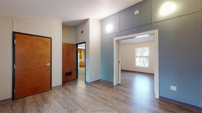 Building Photo - 5585 Straub Rd