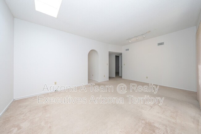 Building Photo - 8178 E Rivenoak Cir