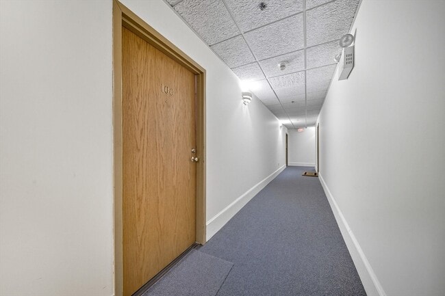 Building Photo - 10 Linwood St