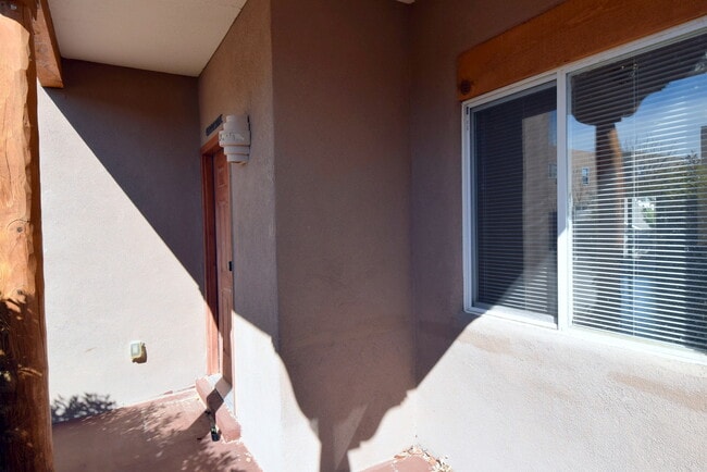 Building Photo - Great 2 Story, 4 bedroom Home.