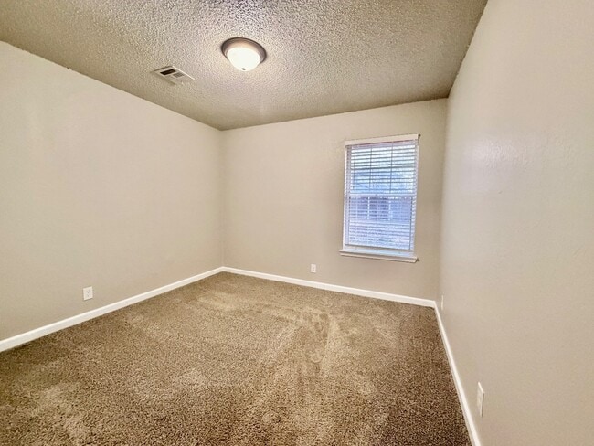 Building Photo - 10802 E 101st St N