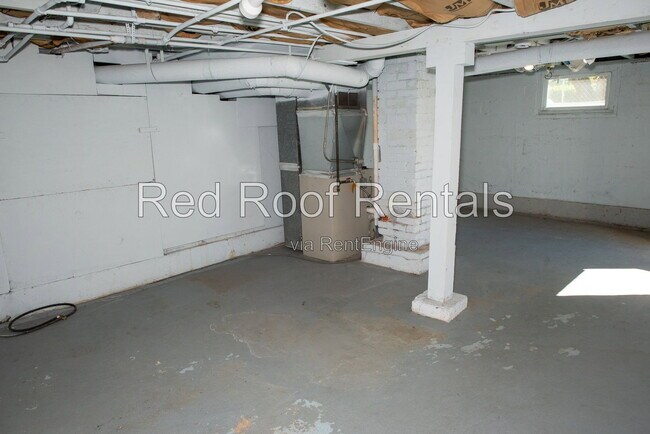 Building Photo - 702 S 51st St