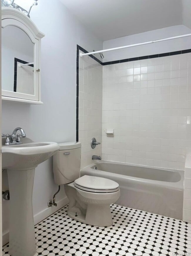 Building Photo - 43 Barton St