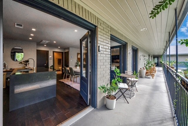 Building Photo - 1410 Hyde Park Blvd