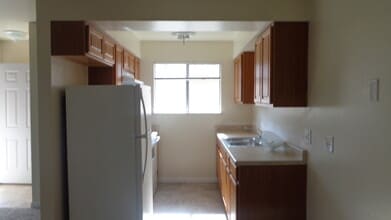 Building Photo - Nice Upgraded Condo