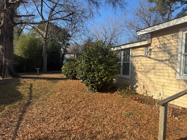 Building Photo - 9421 Peachtree St