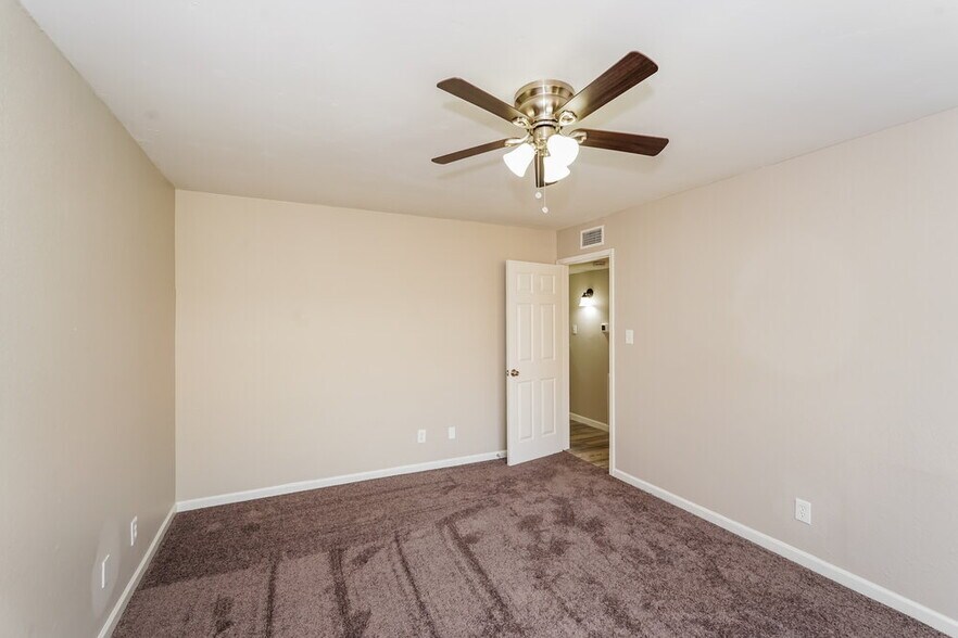 Building Photo - 232 Sunset Dr