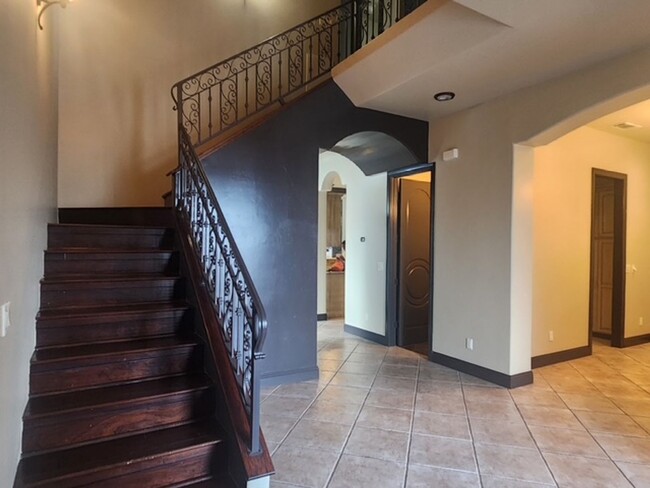 Building Photo - 2331 Calloway Dr
