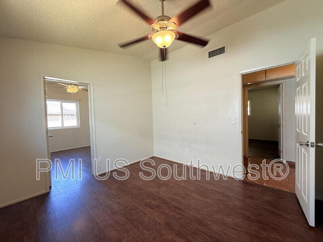 Building Photo - 1386 Lakeside Dr