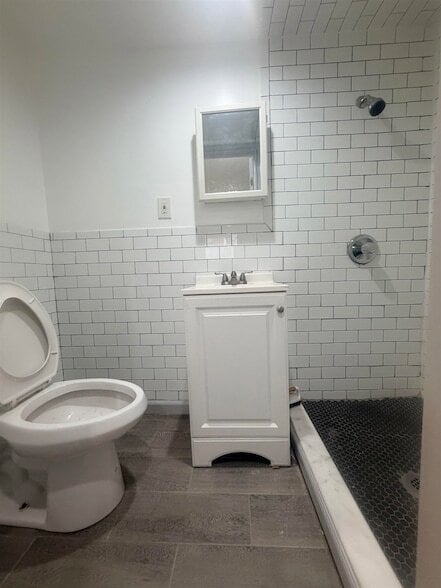 Building Photo - 124 Winfield Ave