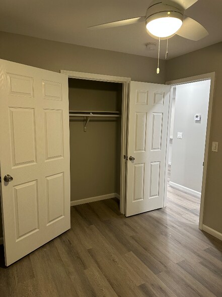 Building Photo - 139 Raintree Rd