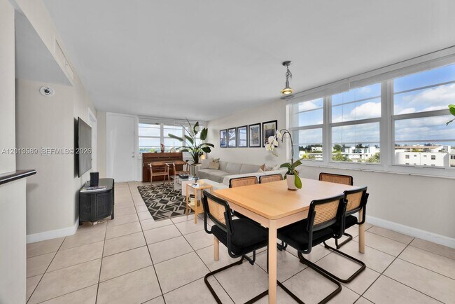 Building Photo - 2016 Bay Dr