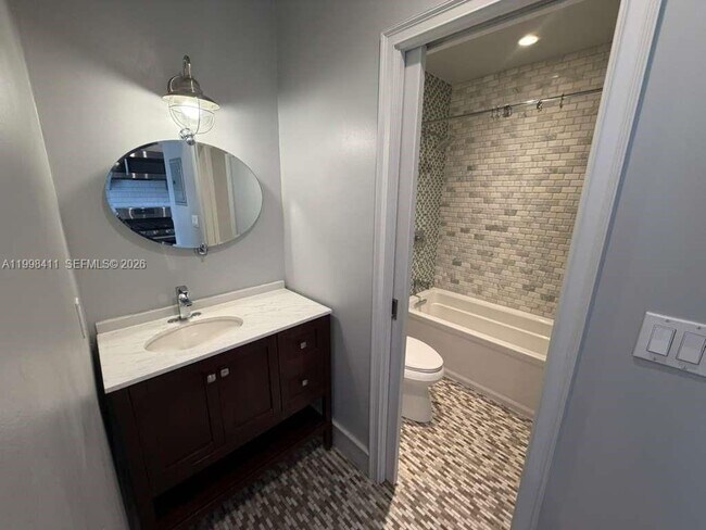 Building Photo - 131 Zamora Ave