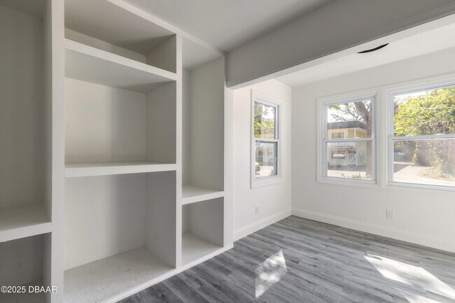 Building Photo - 138 Kingston Ave