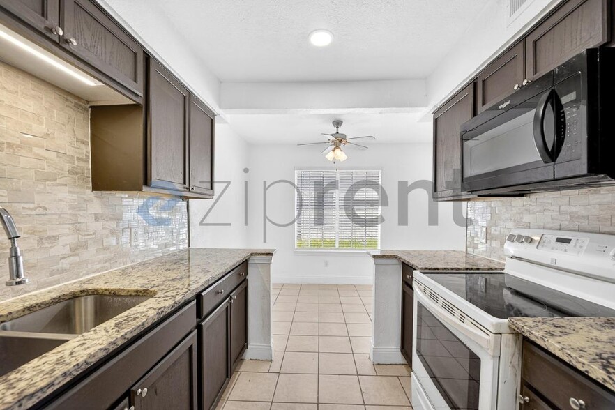 Building Photo - 4626 San Jacinto St