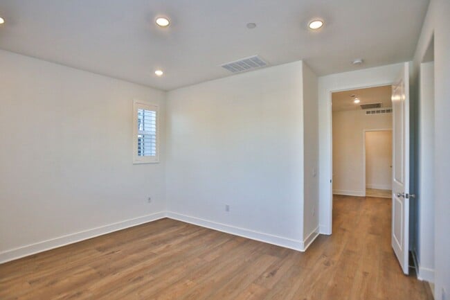 Building Photo - 5 Bedroom SFR in Irvine