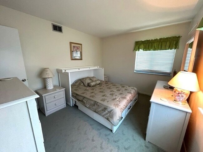 Building Photo - Venice, FL MACARTHUR BEACH Gated Comm. 2/2...