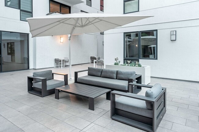 Building Photo - 1234 Wilshire Blvd