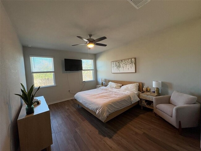 Building Photo - 12000 Saddle Rock Dr