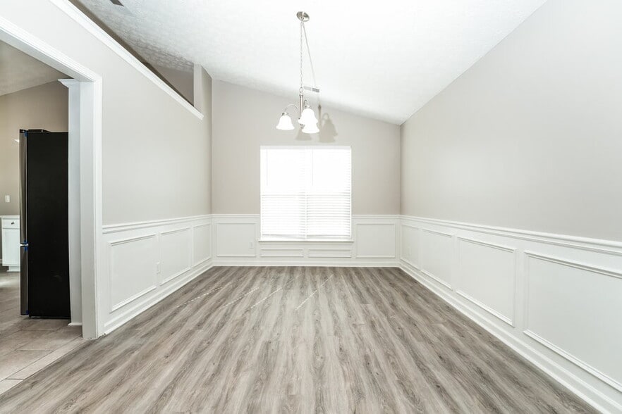 Building Photo - 120 Champions Ln